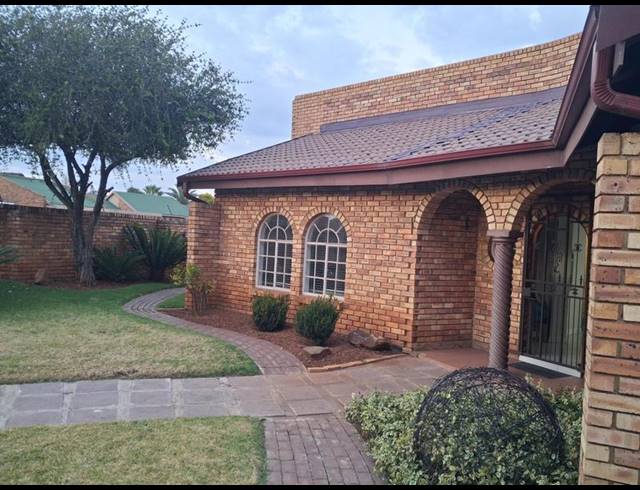 3 BEDROOM HOUSE FOR SALE IN VANDERBIJLPARK SE 4